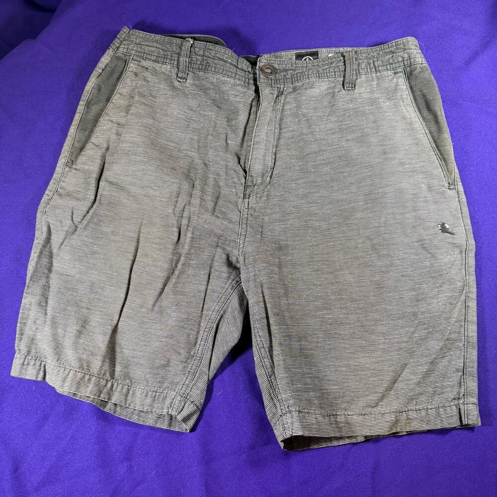 volcom mens size 36 gray shorts dime size wear/hole in the left side underpocket